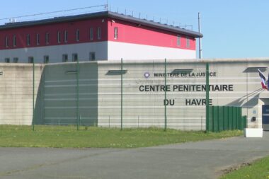 Deux détenus accèdent au toit du centre pénitentiaire du Havre, une unité spécialisée déployée