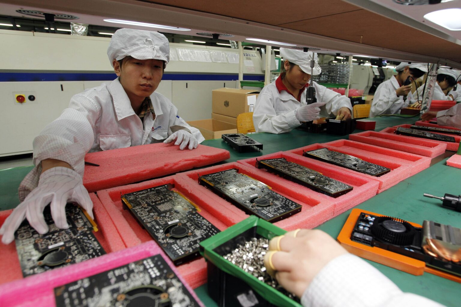 Ouvriers exploités, brimés, humiliés : la face cachée d'Apple, une nouvelle fois pointé du doigt pour ses usine en Chine malgré de précédentes alertes. (AP)