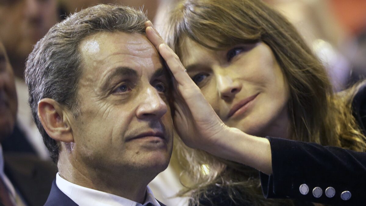 Nicolas Sarkozy: "J’ai écrit au Bic sur une petite table en contreplaqué, tous les jours. J'ai fait profil bas." Les premiers extraits de son livre sur la prison, qui sort le 10 décembre. (AP)