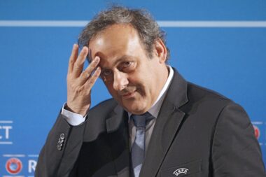 Michel Platini poursuit trois anciens dirigeants de la FIFA pour diffamation. (AP)
