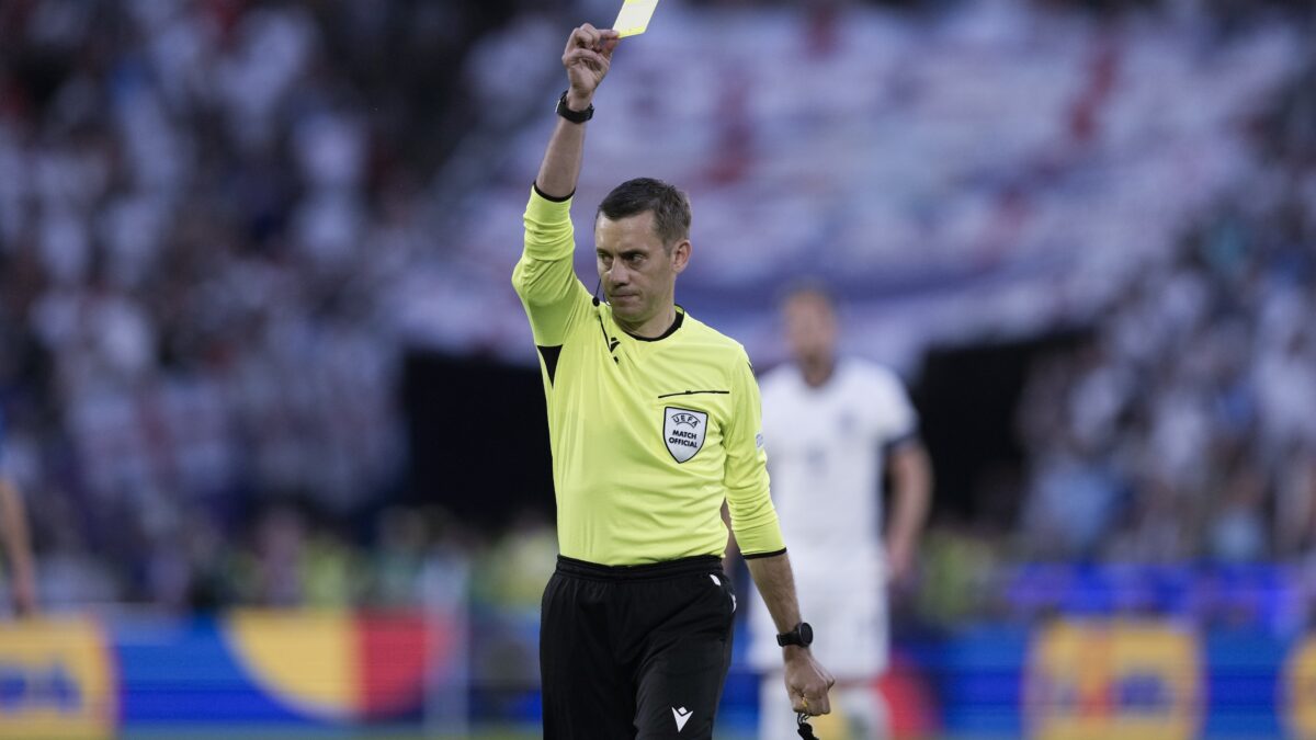 Ligue 1 : Réunion entre clubs et arbitres ce lundi après un week-end chaotique. (AP)