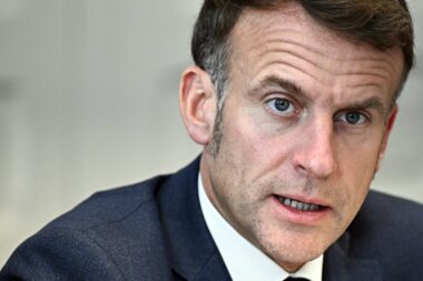 Emmanuel Macron veut instaurer un âge minimum strict pour accéder aux réseaux sociaux