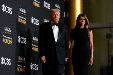 Trump célèbre Stallone, Kiss, Gaynor et d’autres lors d’une édition remaniée des Kennedy Center Honors