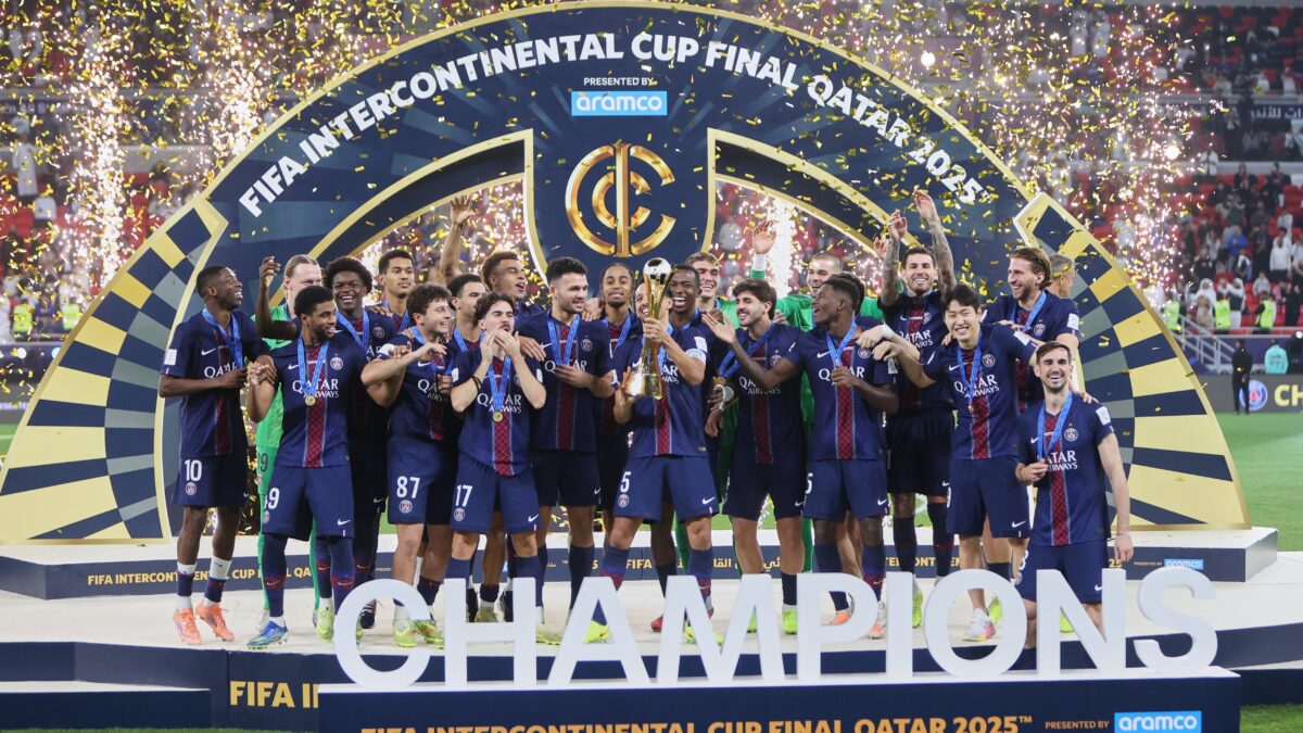 Historique ! Le PSG premier club français à remporter la Coupe Intercontinentale grâce à sa victoire sur Flamengo. Safonov, héroïque, arrête quatre penalties. (AP)