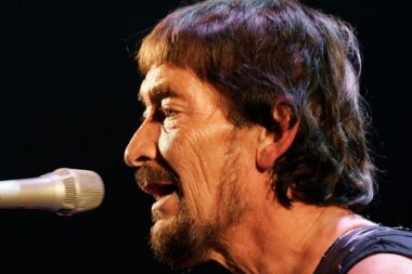Décès du chanteur britannique Chris Rea à 74 ans. Il était notamment connu pour ton tube de Noël "Driving Home for Christmas"