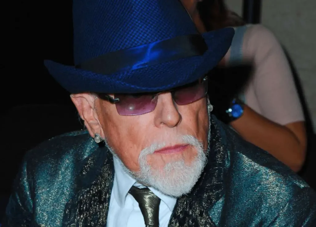 Antony Price, l’artisan du glam rock, s’éteint à 80 ans