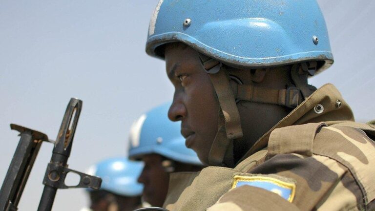 Attaque meurtrière contre une base de l’ONU au Soudan - six Casques bleus bangladais tués