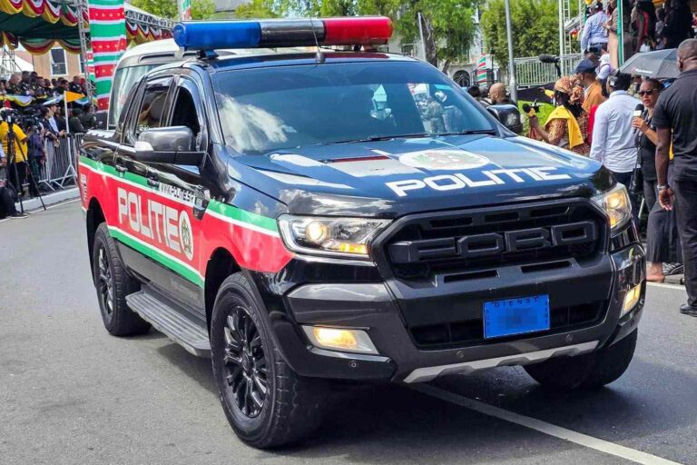 Au Suriname, l’auteur d’une attaque au couteau ayant tué neuf personnes retrouvé mort dans sa cellule (AP)