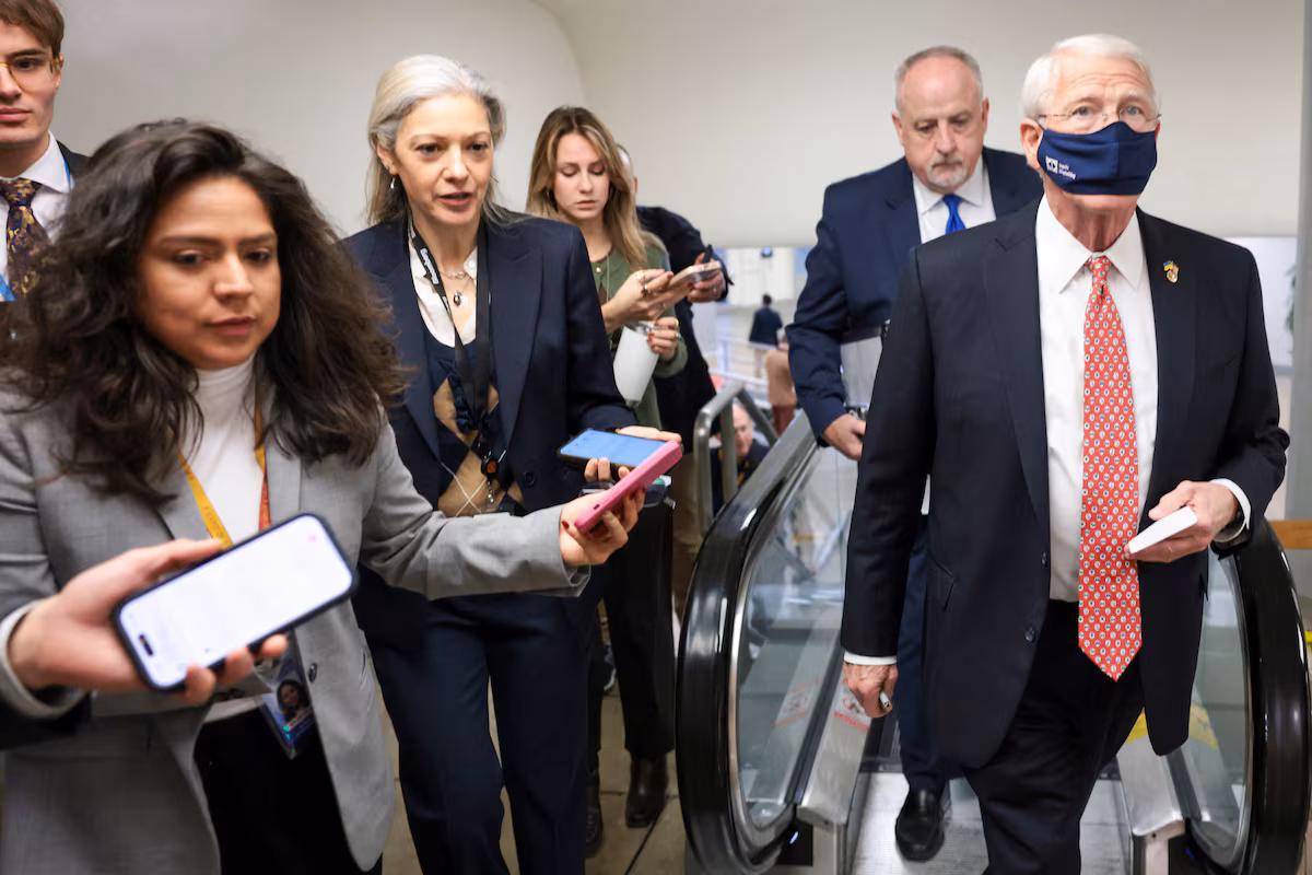 Aux États-Unis, le Congrès prêt à voter sur les pouvoirs de guerre si Trump lance une attaque contre le Venezuela (AP)