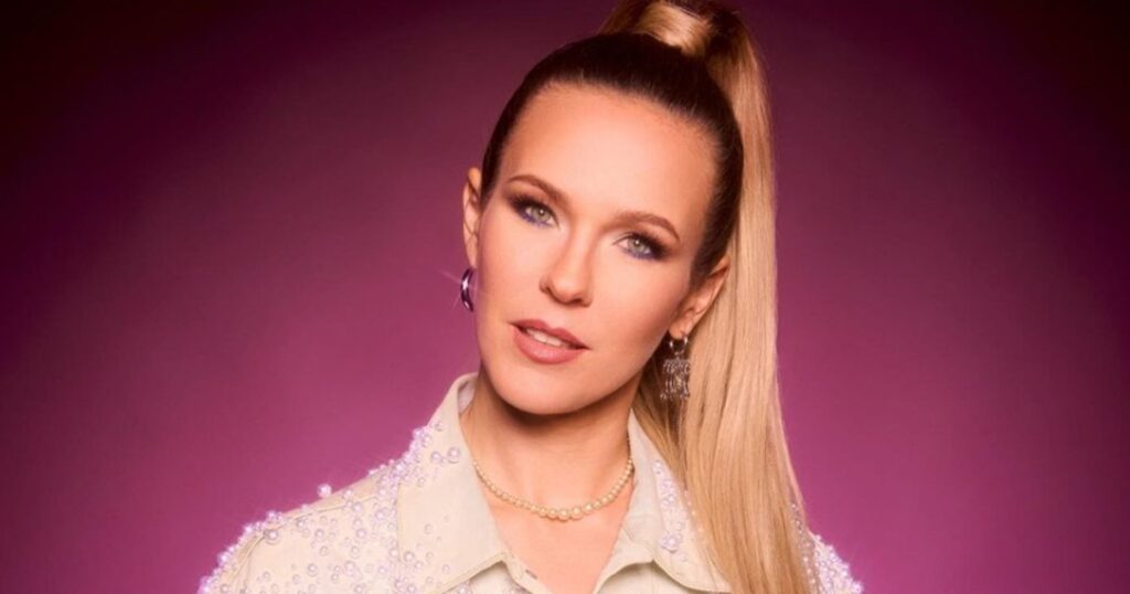 Avec “Une minute”, Lorie renoue avec ses fans et célèbre leur fidélité