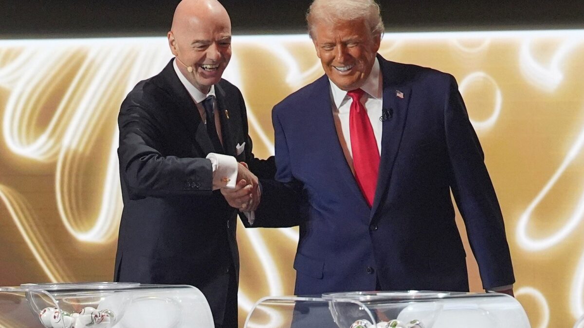 Tirage au sort de la Coupe du monde 2026 - Donald Trump reçoit le Prix FIFA pour la paix: «C’est le plus grand honneur de ma vie.» (AP)