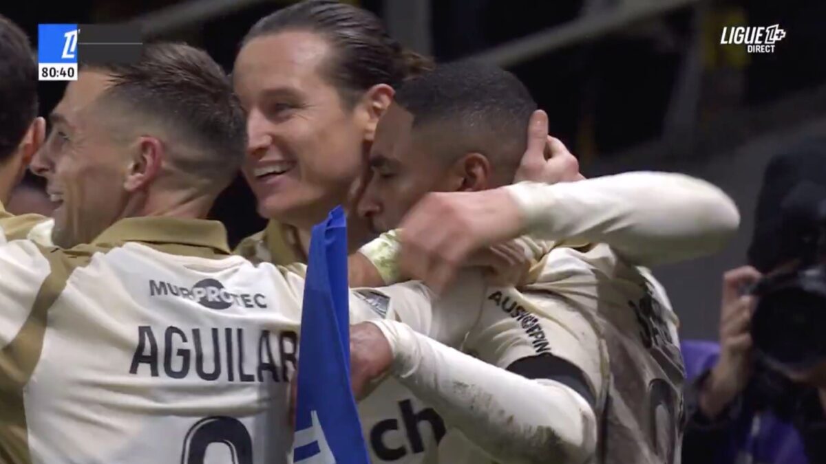 Ligue 1 - Lens s'impose à Nantes et s'assure de rester en tête du championnat à l'issue de la 15e journée. (Ligue 1+)