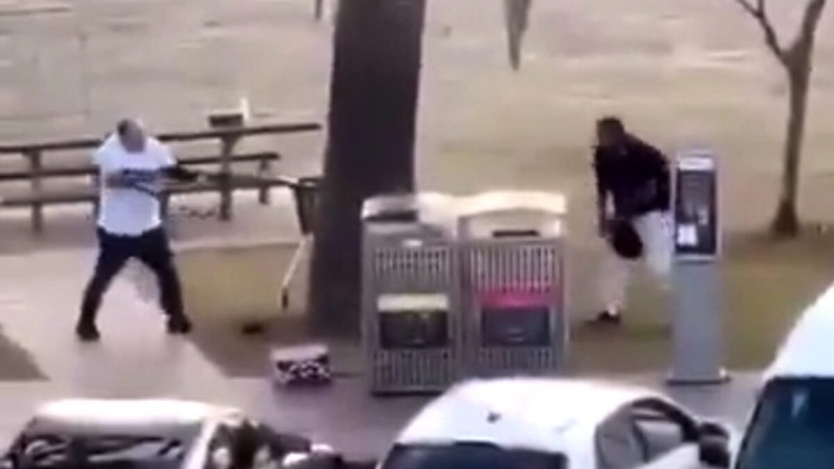 Fusillade à Sydney : la vidéo d'un héros qui désarme l'un des terroristes. (DR)