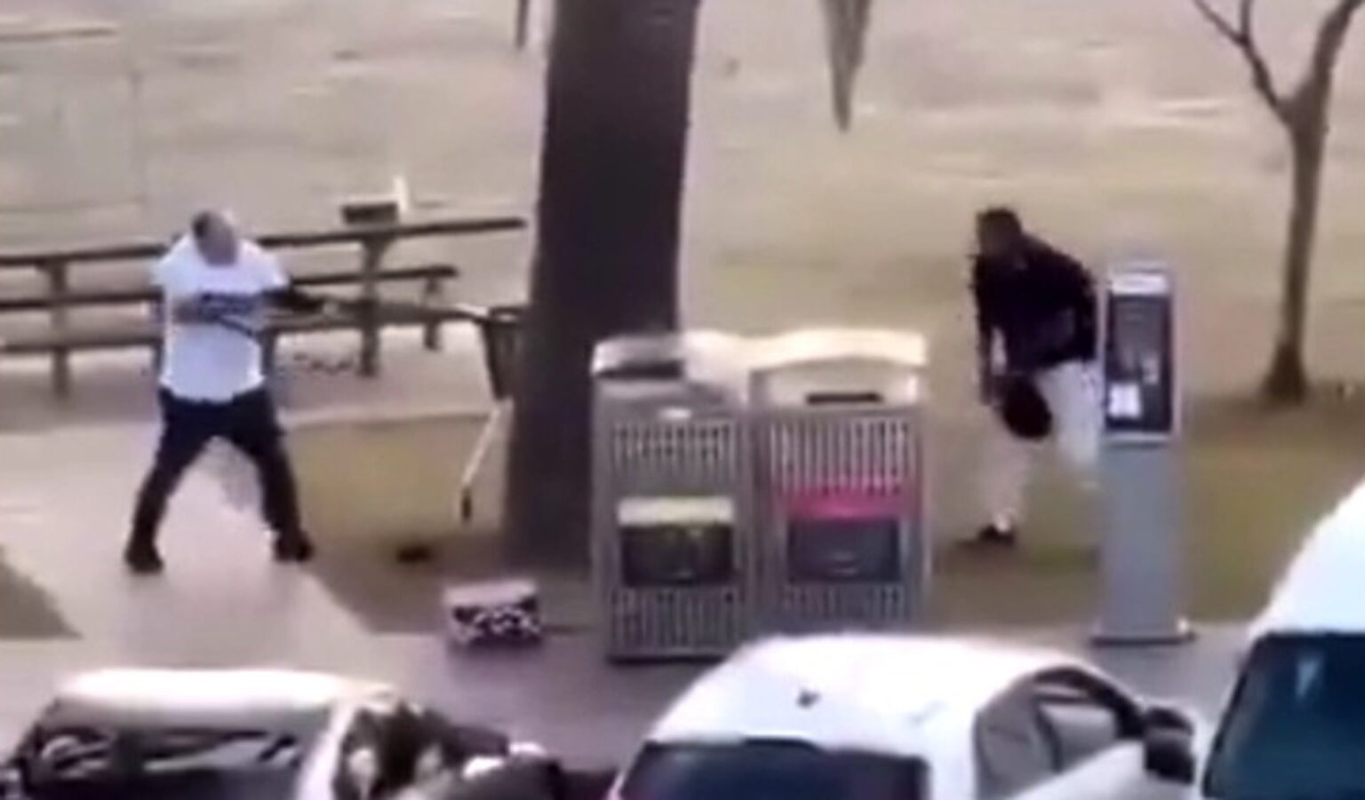 Fusillade à Sydney : la vidéo d'un héros qui désarme l'un des terroristes. (DR)