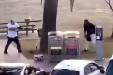 Fusillade à Sydney : la vidéo d'un héros qui désarme l'un des terroristes