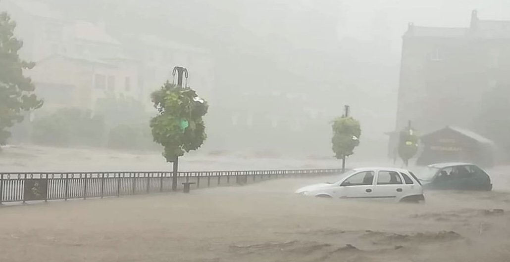 Intempéries au sud, douceur printanière sur la France