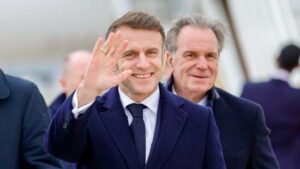 Macron veut durcir les sanctions contre les consommateurs de drogue en frappant au portefeuille