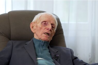 Henri Mosson, dernier survivant du camp nazi de Natzweiler‑Struthof, est décédé à 101 ans. Regardez l'un de ses ultimes témoignages