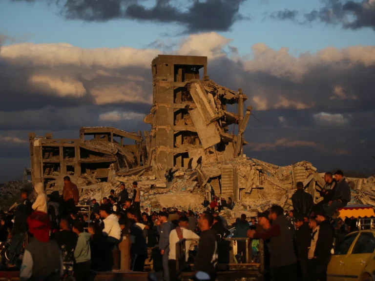 Cinq Palestiniens tués dans une frappe israélienne contre un abri scolaire à Gaza, selon un hôpital