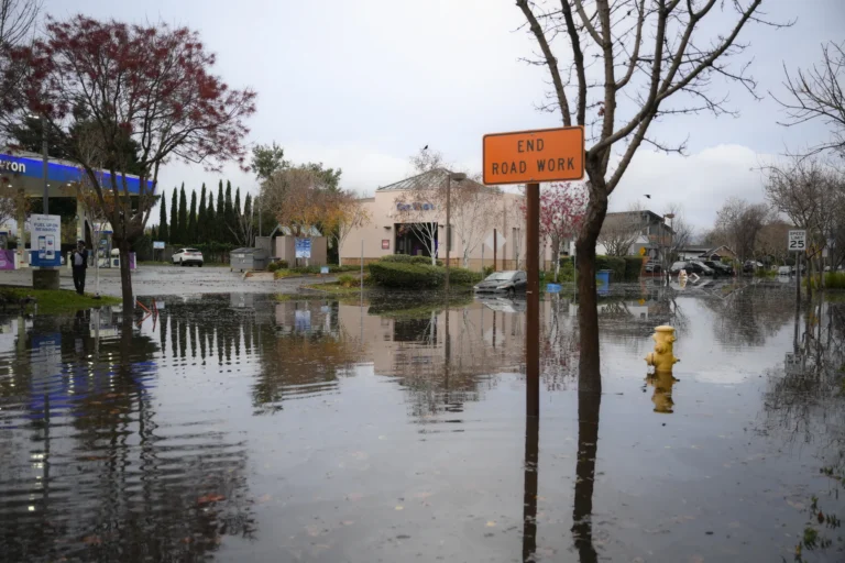 Des pluies torrentielles provoquent inondations soudaines et coulées de boue dans le sud de la Californie