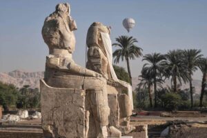 Égypte - à Louxor, les colosses d’Amenhotep III renaissent après vingt ans de restauration