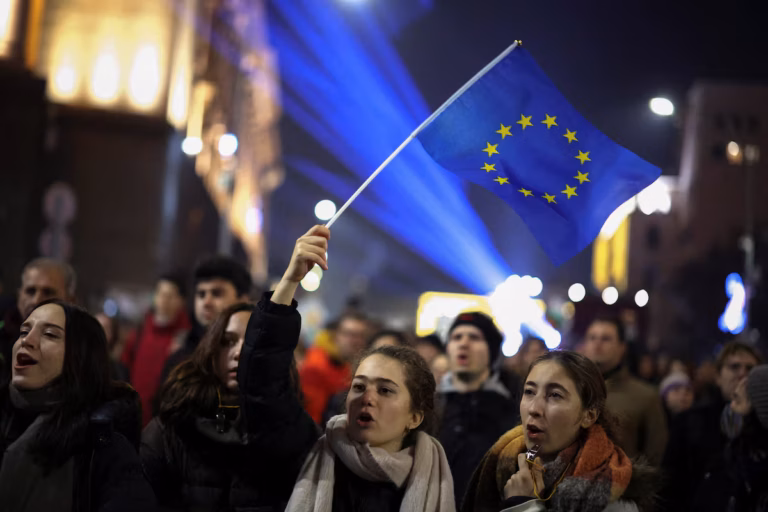 En Bulgarie, des milliers de manifestants réclament des élections équitables et une réforme profonde de la justice (Ap)