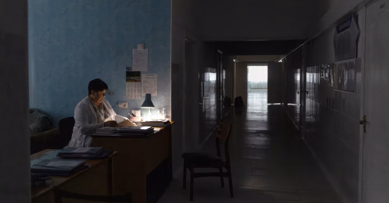 En Ukraine, la chute des naissances alimente la crainte d’un effondrement démographique durable (AP)