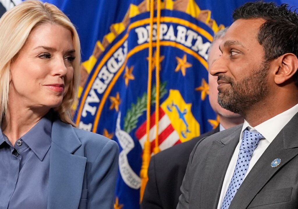 États-Unis - l’administration Trump met en avant l’arrestation de l’auteur présumé des bombes artisanales, mais passe sous silence les violences du 6 janvier (AP)