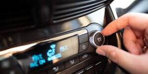 Faire chauffer sa voiture l’hiver, une habitude coûteuse qui abîme le moteur