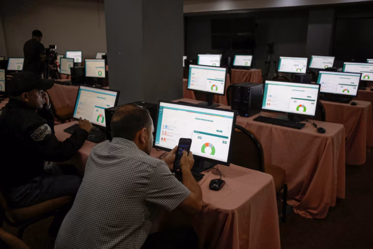 Honduras - plongée dans le chaos d’une élection présidentielle minée par les retards et les défaillances techniques (AP)