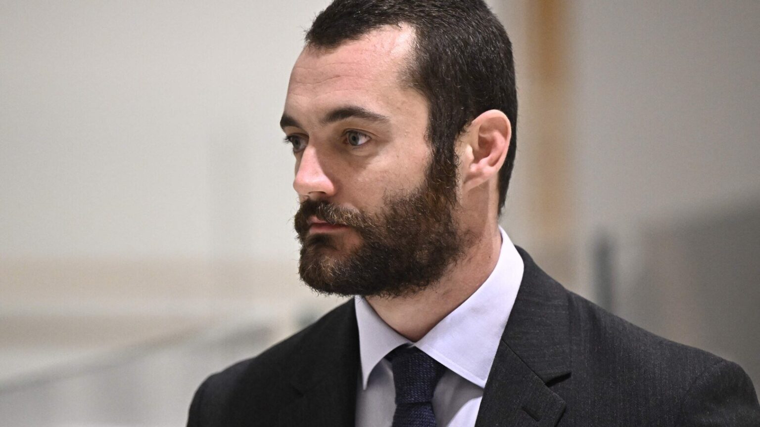 Louis Sarkozy veut supprimer feux rouges et panneaux de signalisation