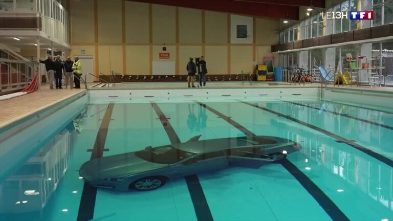 Insolite - Une berline termine sa course dans la piscine municipale de La Ciotat