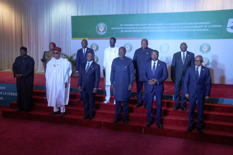 La CEDEAO rejette la transition militaire en Guinée-Bissau et brandit la menace de sanctions (AP)