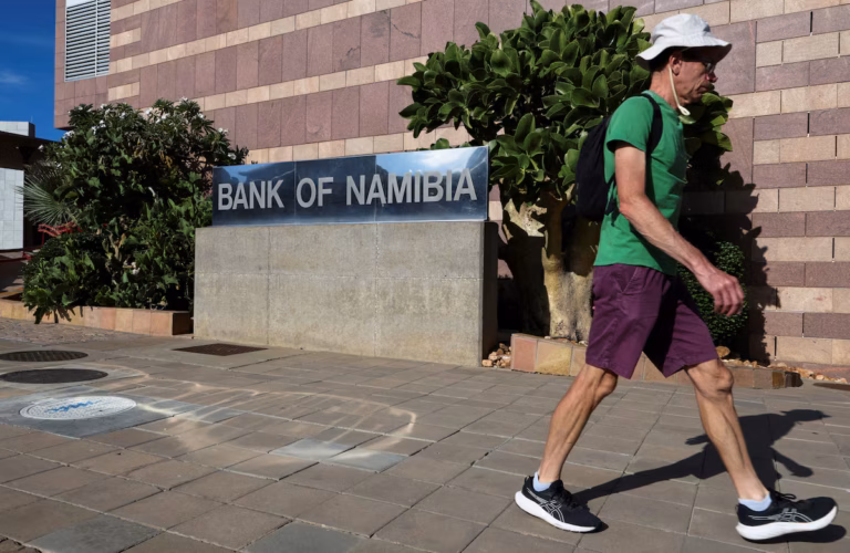 La Namibie maintient son taux directeur à 6,50 %, citant le nouvel objectif d’inflation sud-africain (AP)