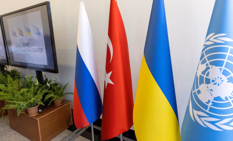 La Turquie convoque des diplomates ukrainiens et russes après des attaques en mer Noire (AP)