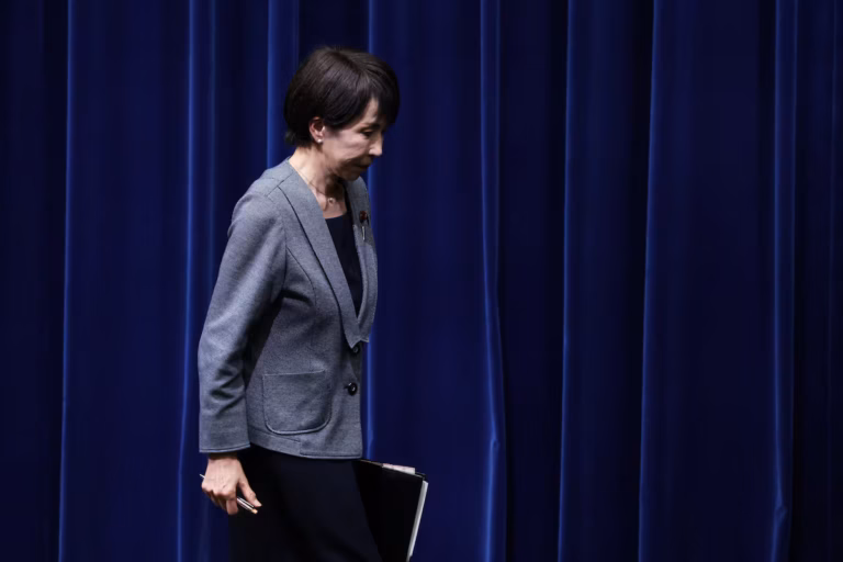 Le Japon adopte un budget record tout en promettant de contenir la dette (AP)