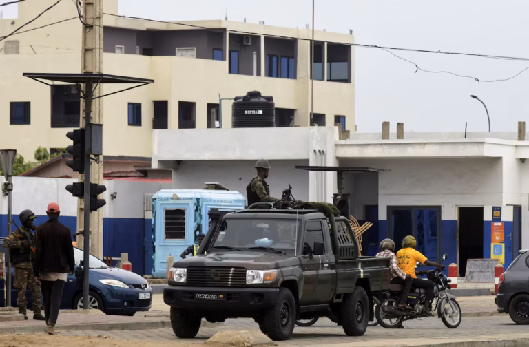 Le Sénat nigérian autorise le déploiement de troupes au Bénin après une tentative de coup d’État (AP)