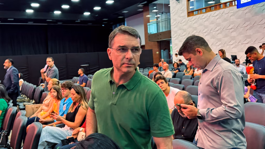 Le gouverneur de São Paulo apporte son soutien à une éventuelle candidature présidentielle de Flavio Bolsonaro