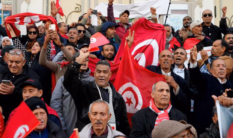Les partisans de Kaïs Saïed se mobilisent à Tunis sur fond de profondes divisions politiques