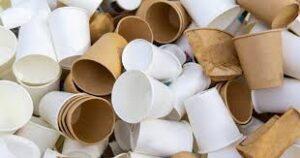 L’interdiction en France des gobelets jetables contenant du plastique repoussée à 2030