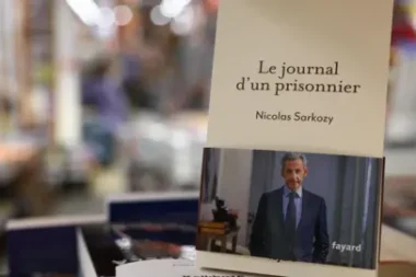 Livres politiques - Sarkozy et de Villiers ont largement franchi le cap des 100 000 ventes