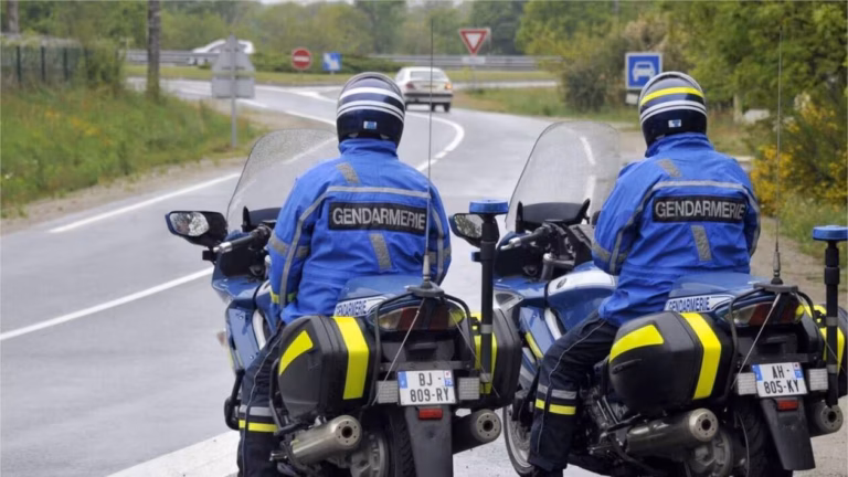 Lors d’un barrage routier en Isère, un conducteur a été contrôlé positif à quatre drogues différentes