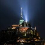 Noël 2025 - Le Mont Saint-Michel se transforme en conte lumineux féerique