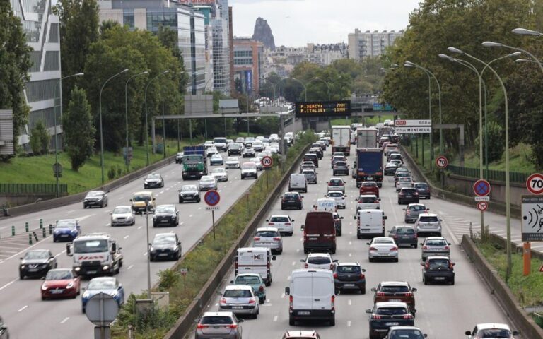 Mobilités : sept Français sur dix utilisent encore la voiture au quotidien selon une enquête ICI et Odoxa