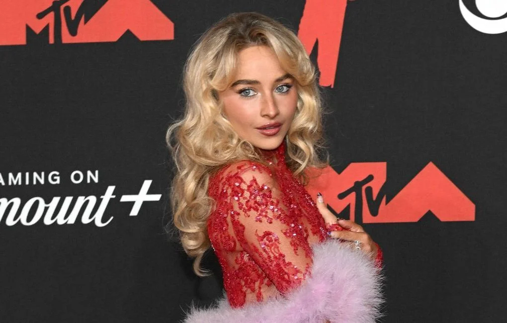 Sabrina Carpenter condamne l’usage d’un de ses titres par la Maison-Blanche dans une vidéo pro-Trump