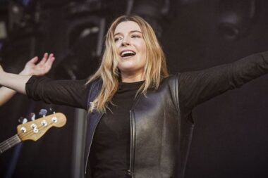 Santa signe l’hymne des Enfoirés 2026, après une année marquée par l’engagement