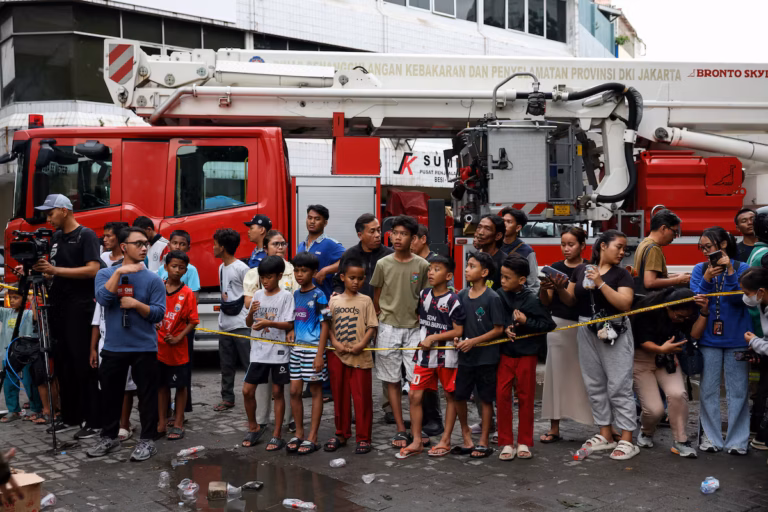 Un incendie ravage un immeuble de bureaux à Jakarta, faisant 22 morts (AP)