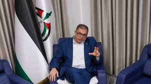 Un responsable du Hamas affirme que le mouvement est prêt à discuter d’un gel ou d’un stockage de ses armes (AP)