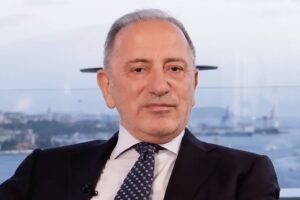 Un tribunal ordonne la libération d’un journaliste turc de premier plan en attendant l’examen de son appel