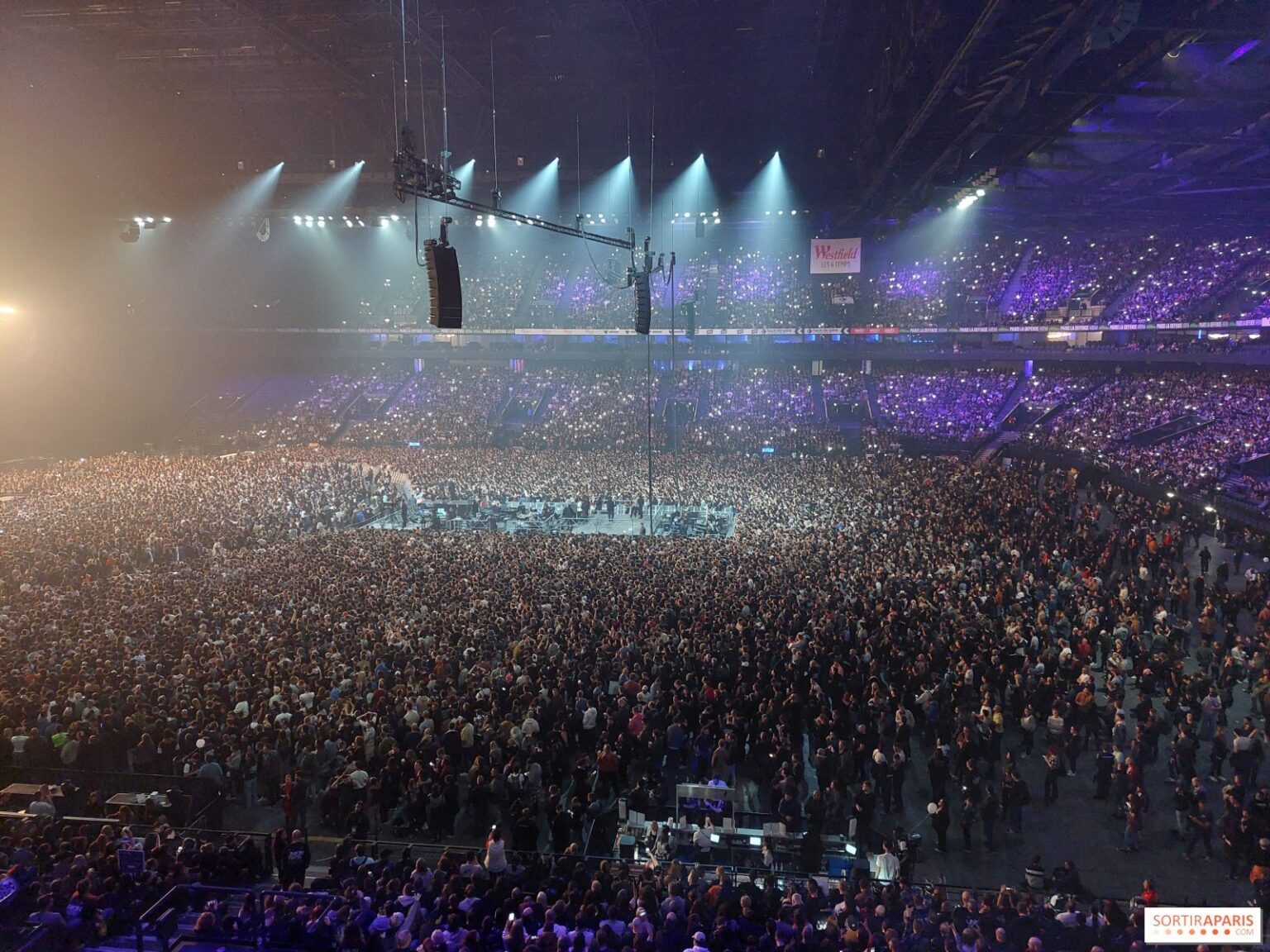 Vald enflamme Paris La Défense Arena et dévoile un nouvel album surprise